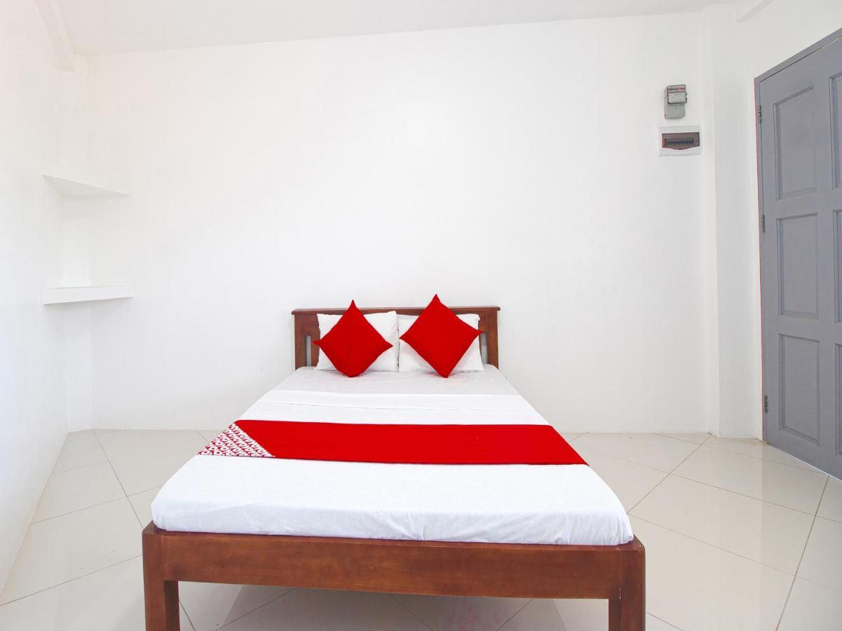 Oyo 778 Fat J Apartelle Hotell Cebu Exteriör bild