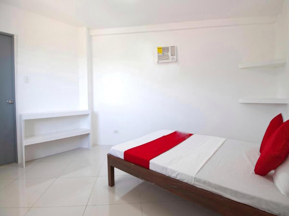 Oyo 778 Fat J Apartelle Hotell Cebu Exteriör bild