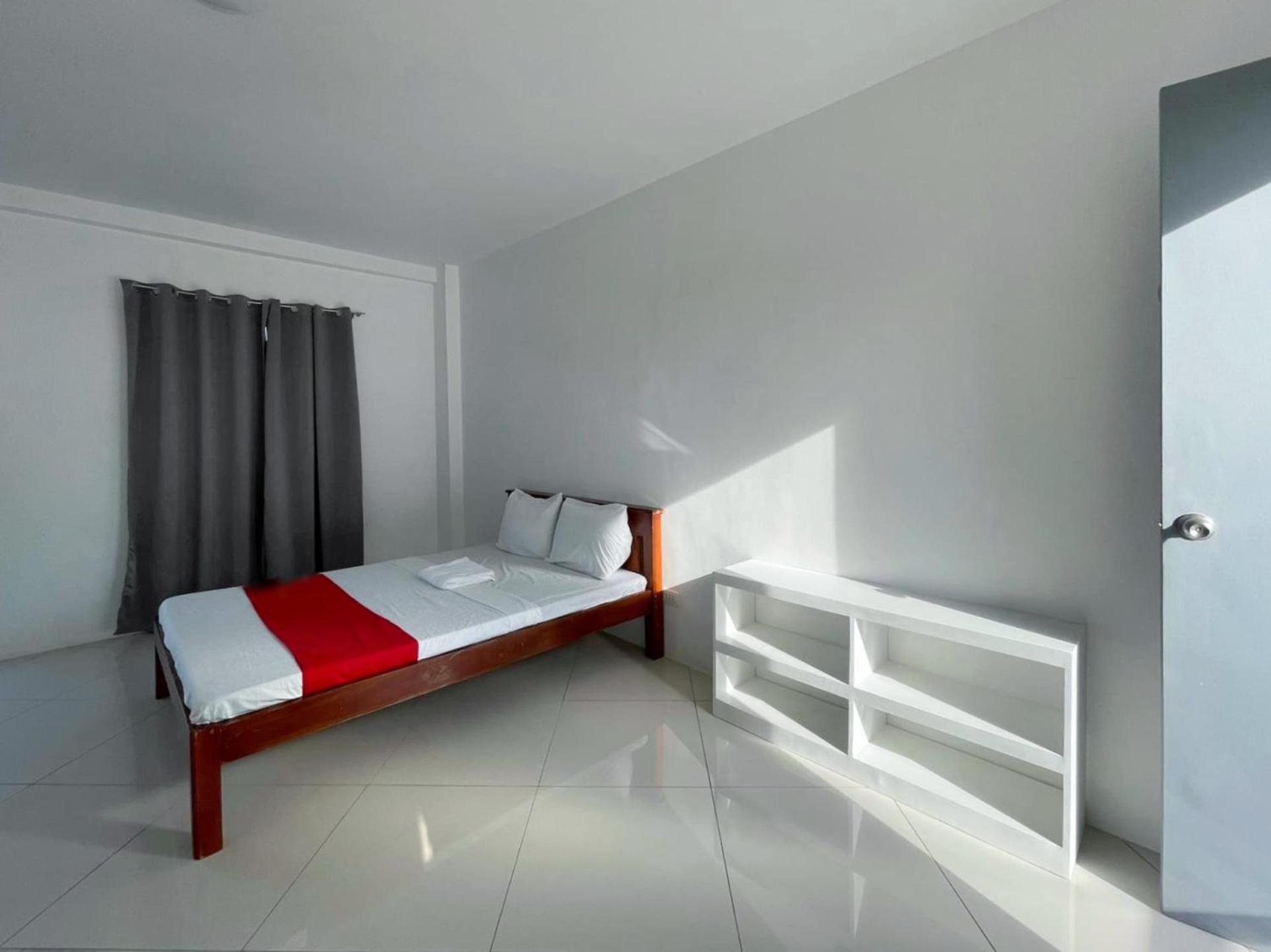 Oyo 778 Fat J Apartelle Hotell Cebu Exteriör bild